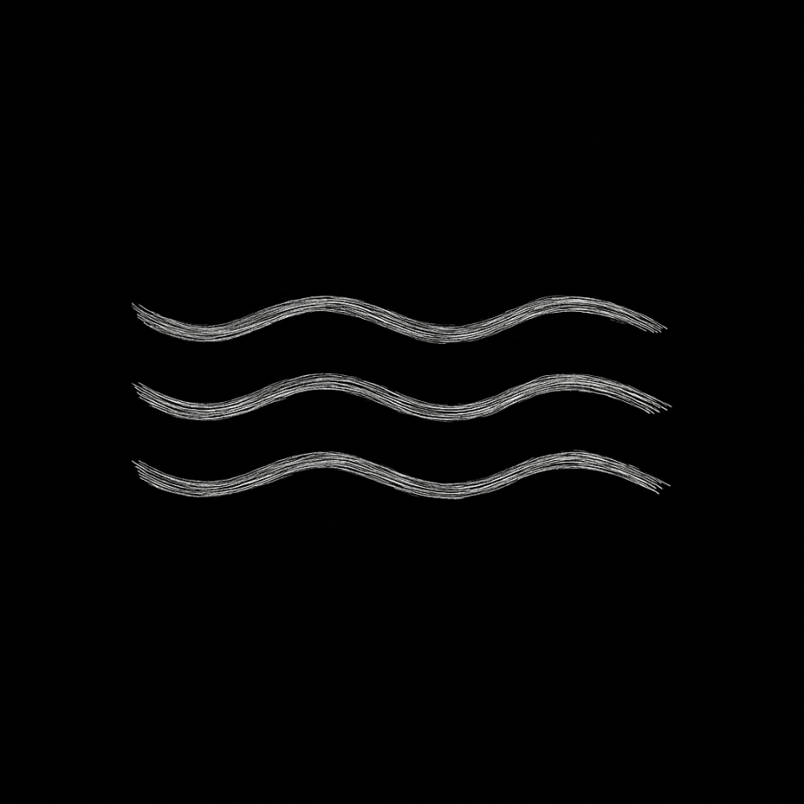 Símbolo blanco minimalista con tres ondas paralelas trazadas a mano sobre un fondo negro texturizado, representando la categoría Ecos de Umbral Cero.