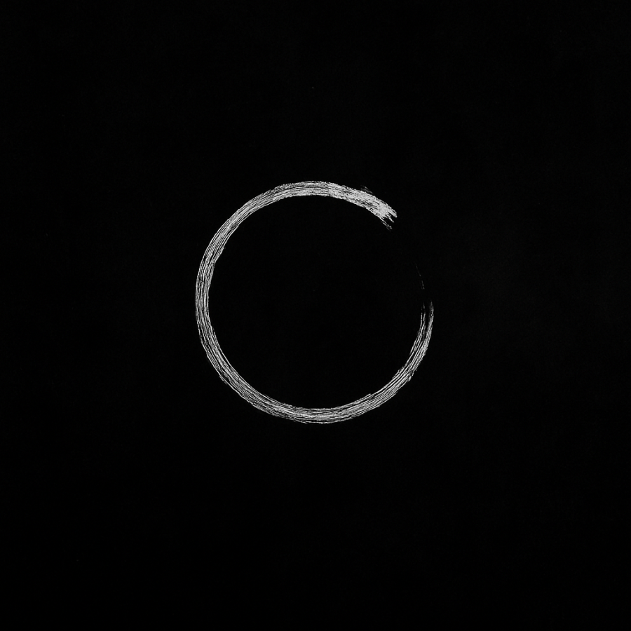 Onda de sonido blanca sobre fondo oscuro, representando la voz que llama al protagonista en el micro-relato El Nombre Que No Recordé Decir.