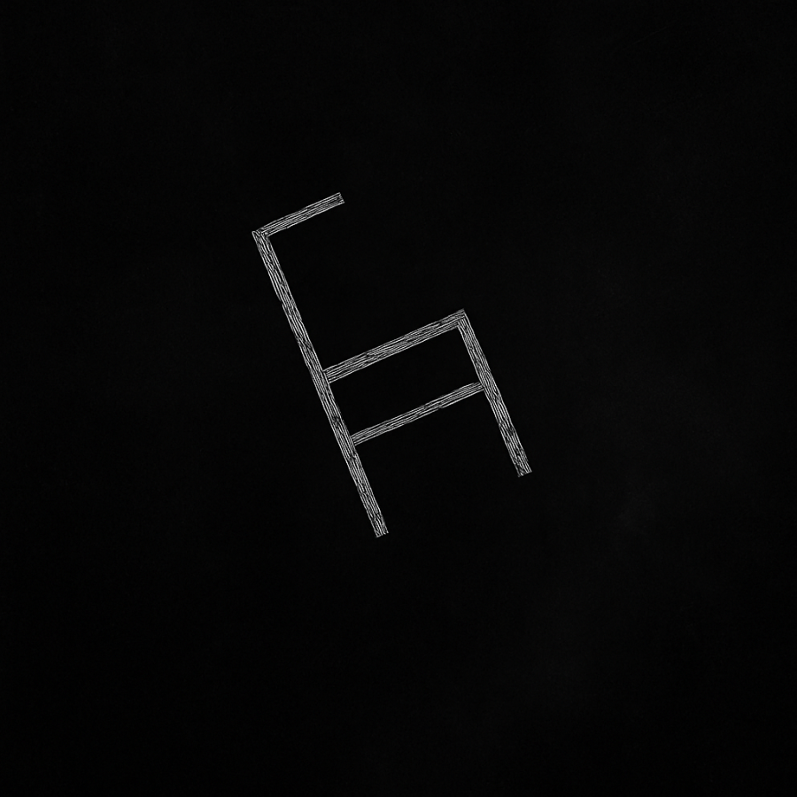 Símbolo circular blanco con un trazo vertical central sobre fondo negro texturizado, representando la inquietante presencia que mueve la silla en el micro-relato La Silla Girada.